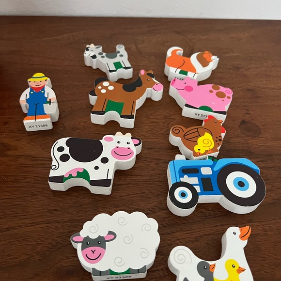 Melissa and Doug shape sorter - Picture 7 of 7